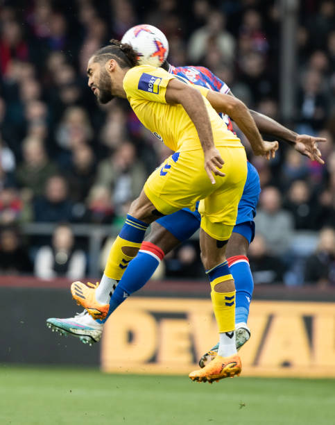 和后防线的 和后防线的